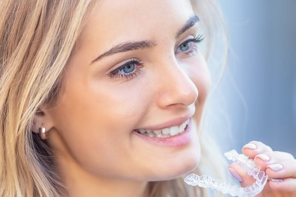 Invisalign Dubai Dental Clinic, Veneers, Crown, Bridges, Smile Makeover in Dubai, al Wasl Road, UAE